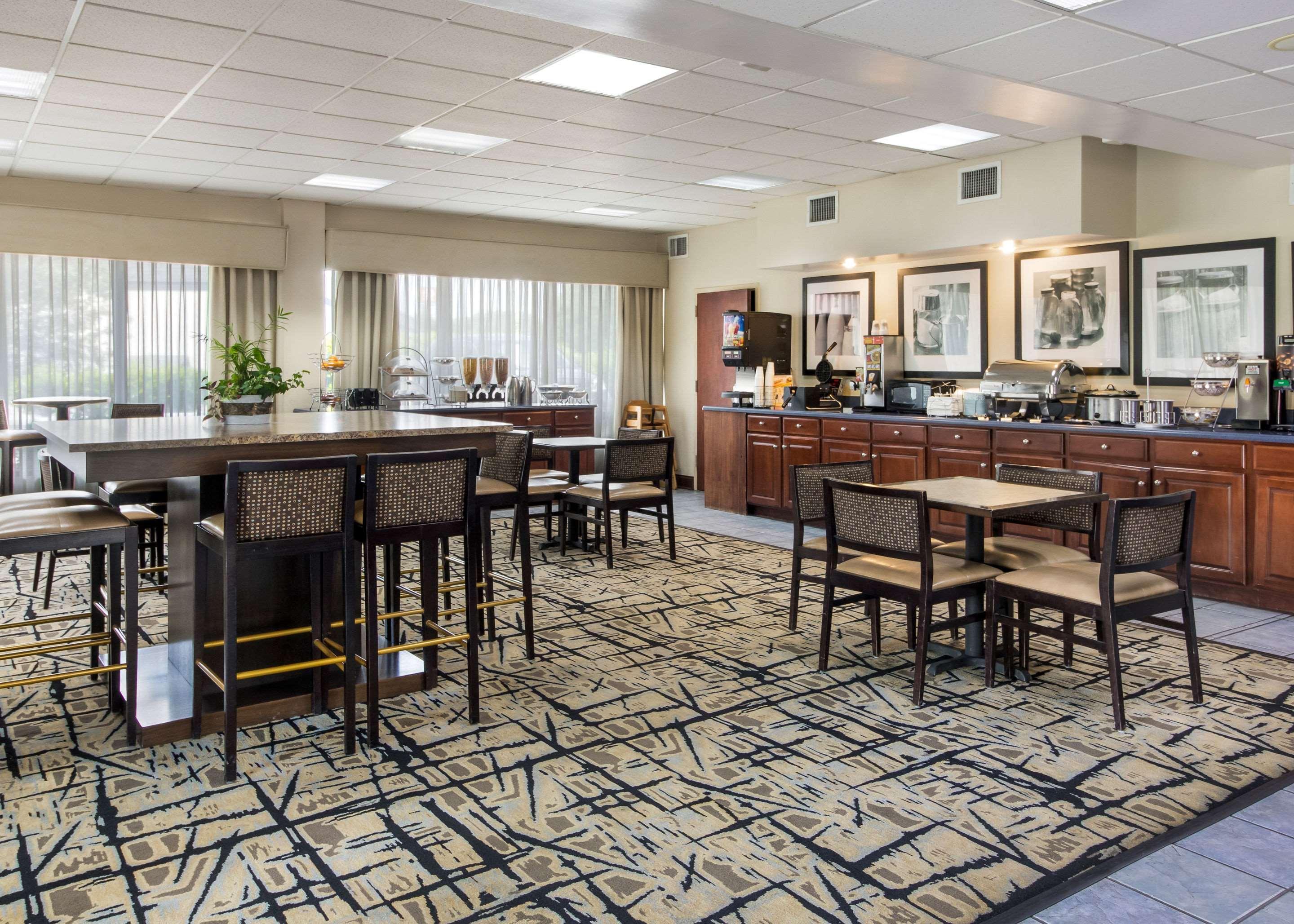 Clarion Inn Cleveland Near University Bagian luar foto