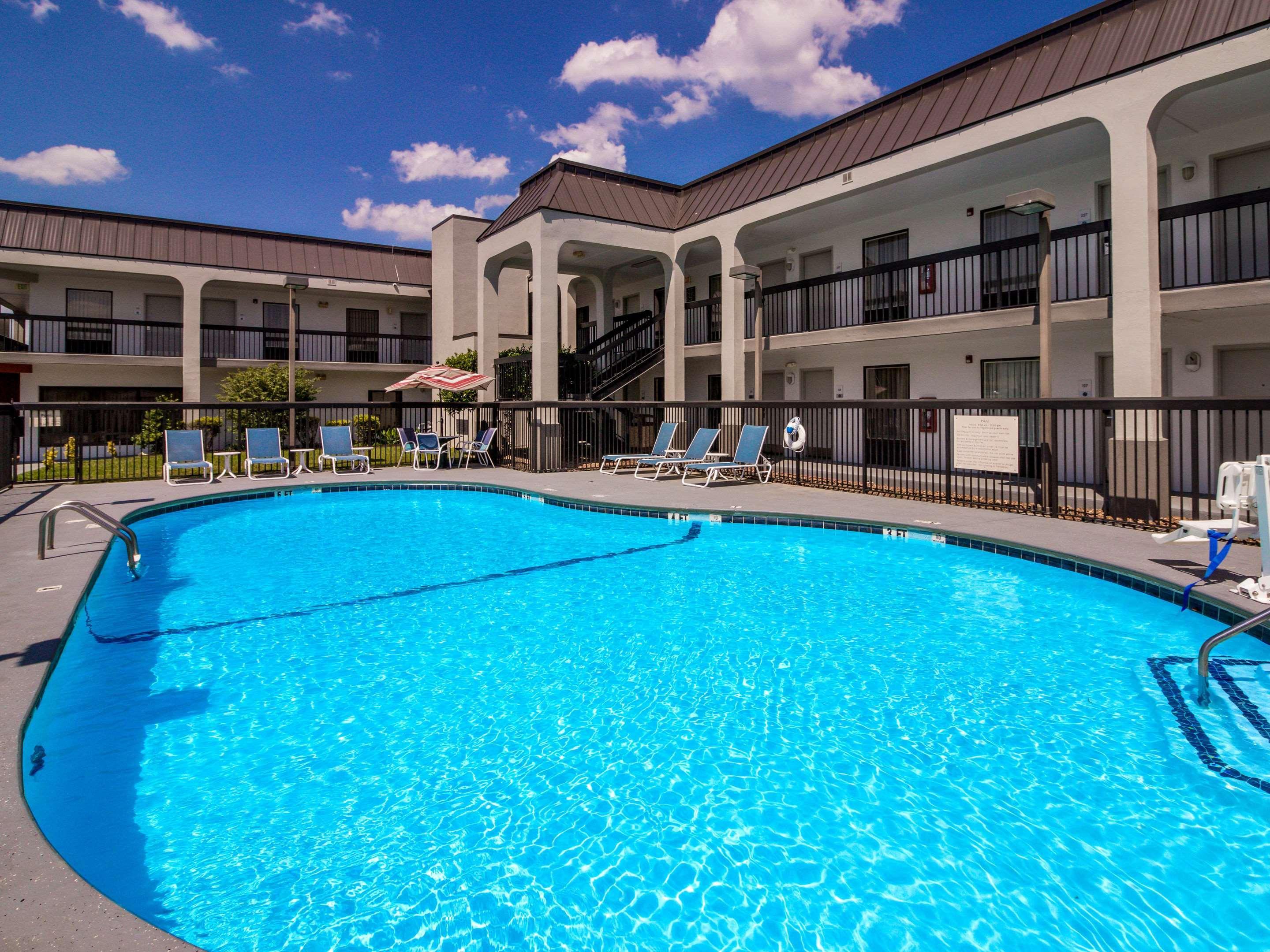 Clarion Inn Cleveland Near University Bagian luar foto