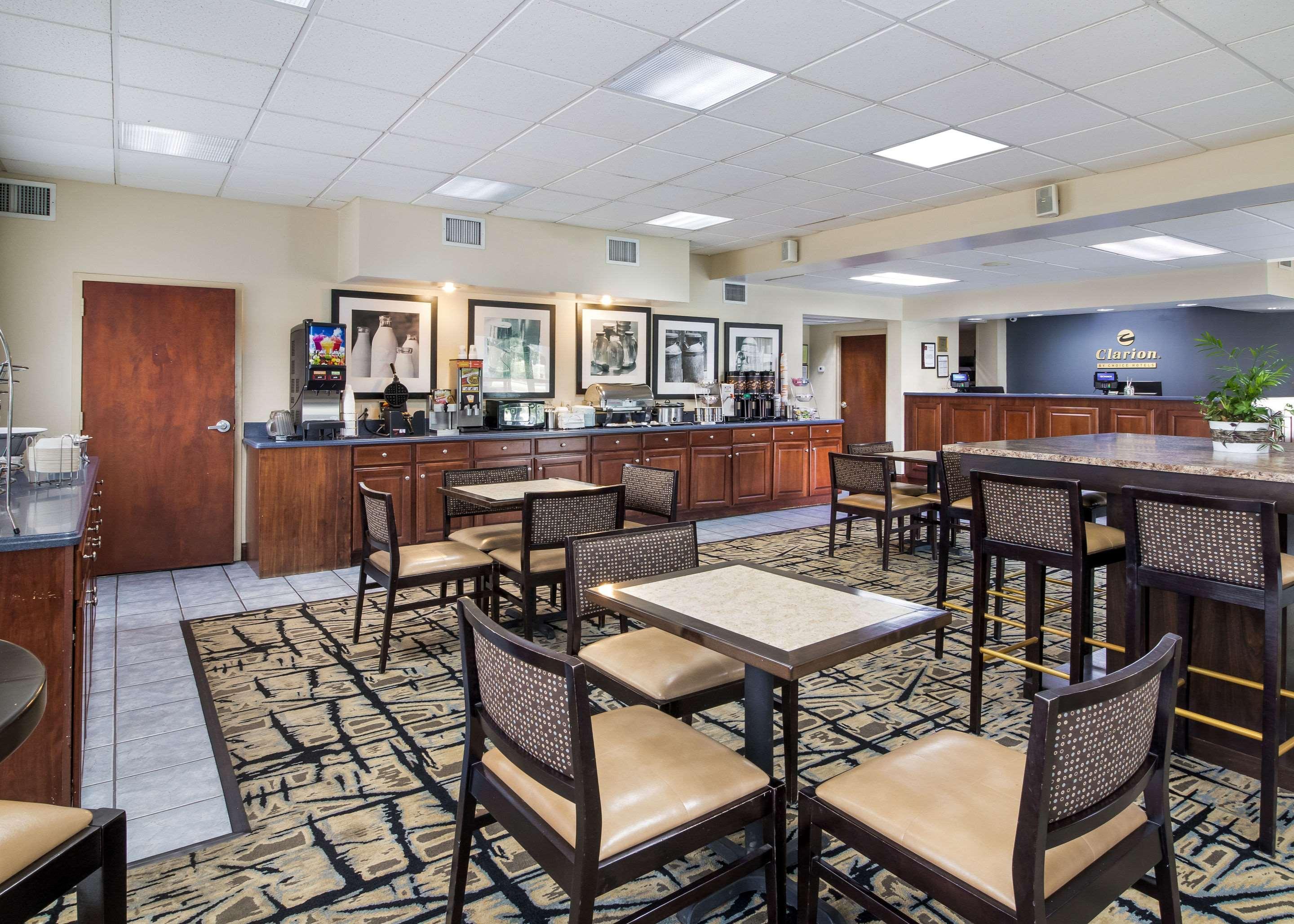 Clarion Inn Cleveland Near University Bagian luar foto