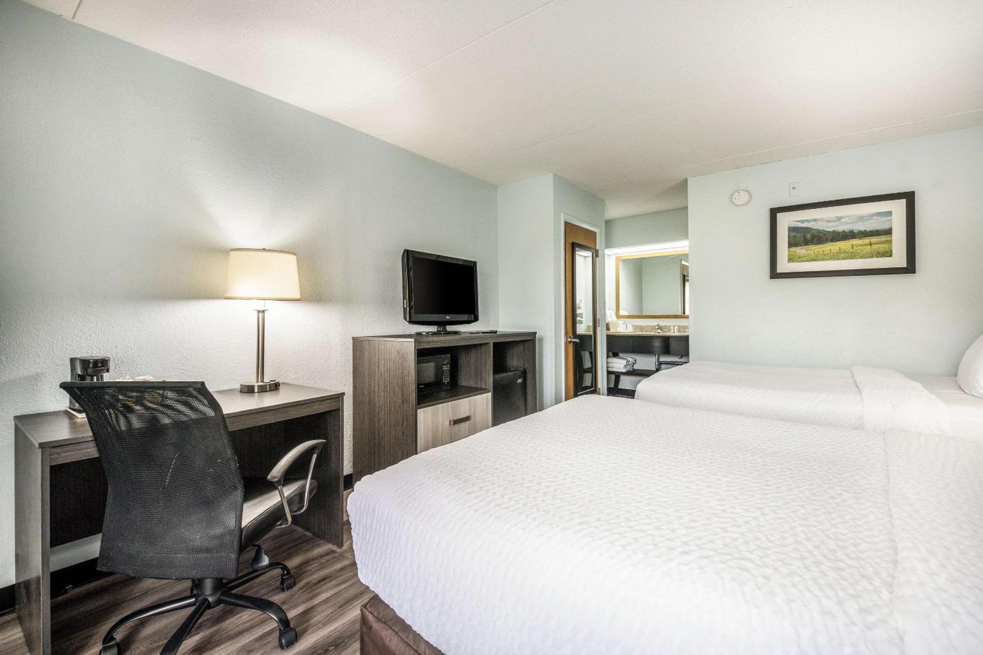 Clarion Inn Cleveland Near University Bagian luar foto