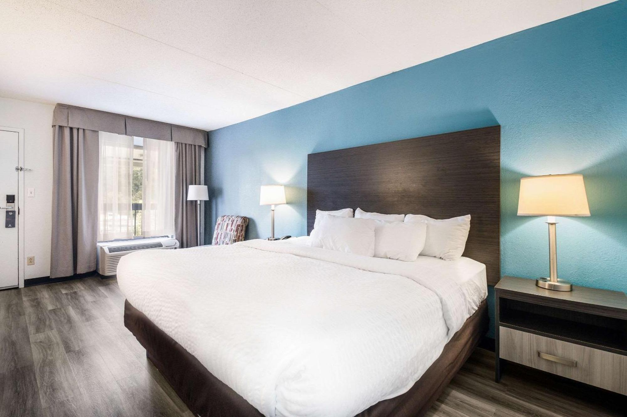 Clarion Inn Cleveland Near University Bagian luar foto