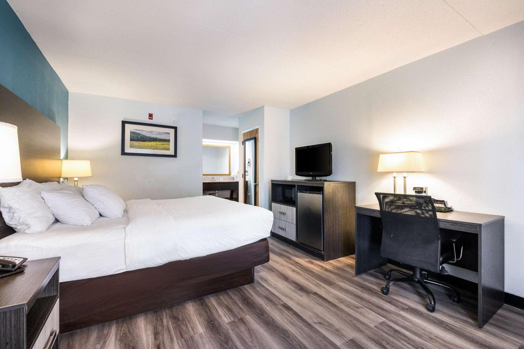 Clarion Inn Cleveland Near University Bagian luar foto