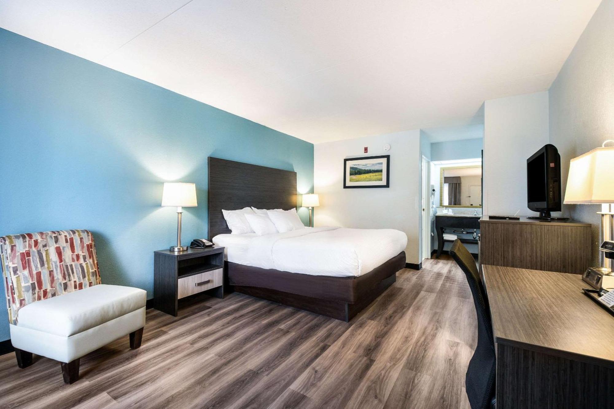 Clarion Inn Cleveland Near University Bagian luar foto
